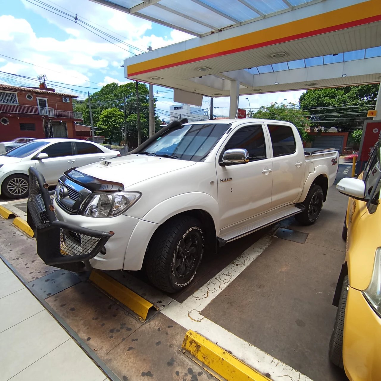 Toyota Hilux — foto 2