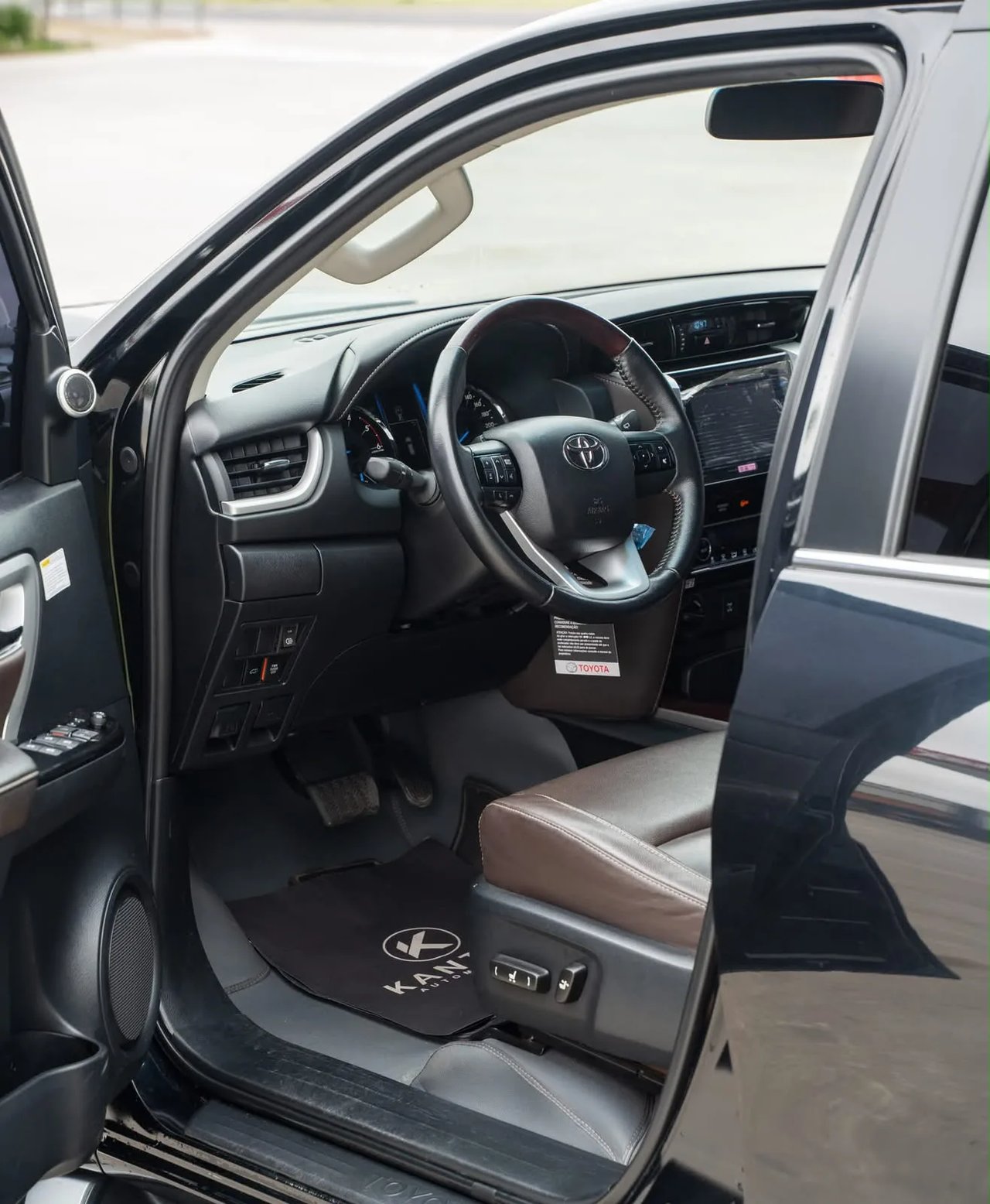Toyota Fortuner — foto 4