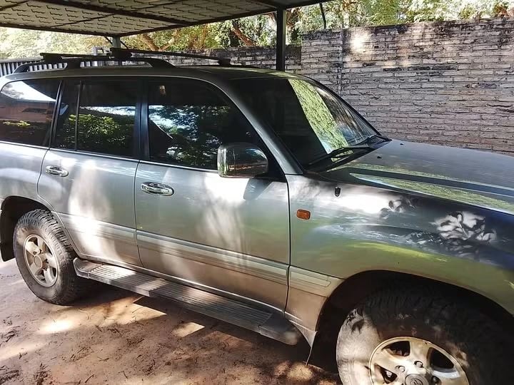 Toyota Land Cruiser — foto 1