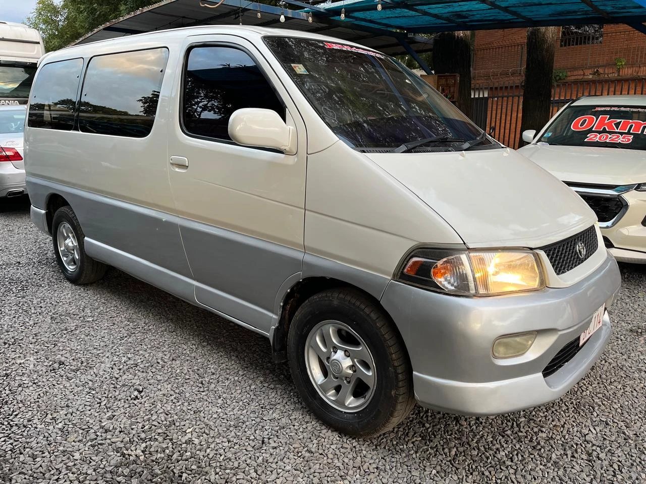 Toyota Regius — foto 1