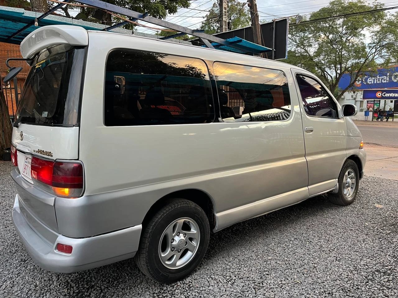 Toyota Regius — foto 3
